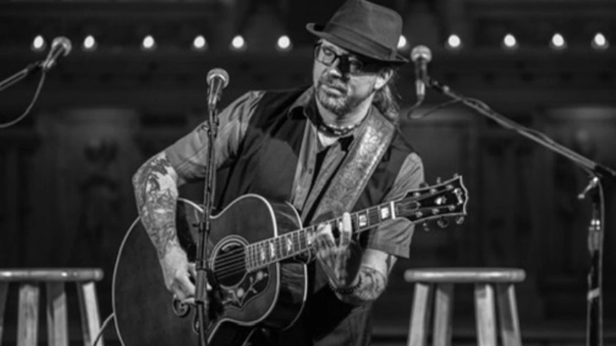 Experience live winter music at Giants Ridge every Saturday with local and regional artists plus food and drinks from The Burnt Onion.