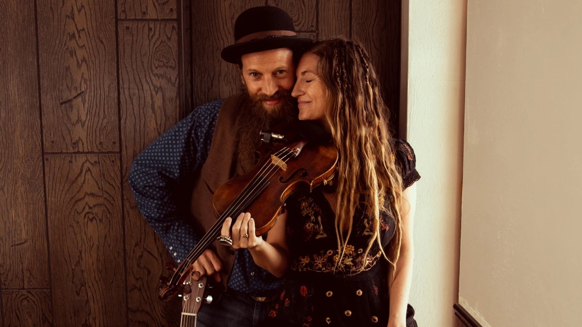 Experience live winter music at Giants Ridge every Saturday with local and regional artists plus food and drinks from The Burnt Onion.